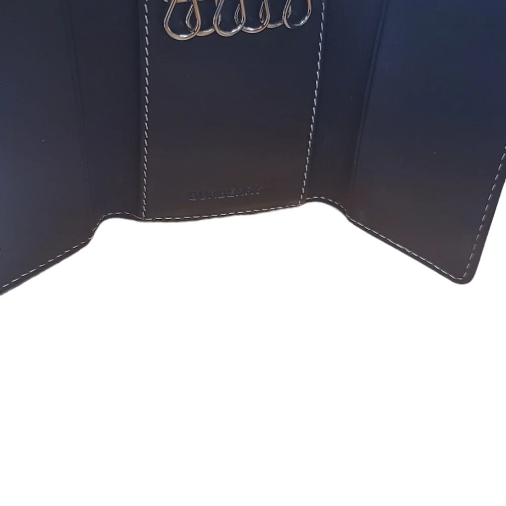 Burberry 6 key holder. EUC - Picture 5 of 5
